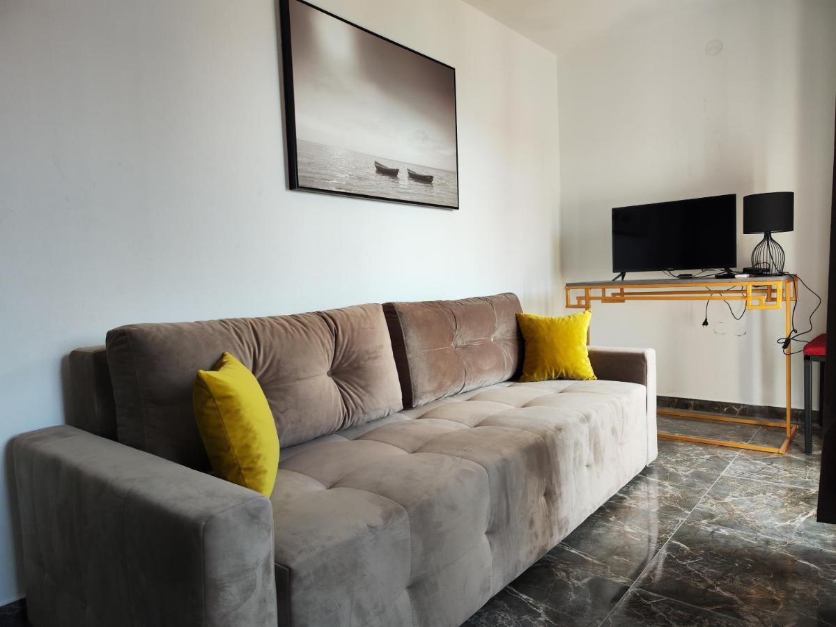 Apartments Orhidelia นยีวีเซ ภายนอก รูปภาพ