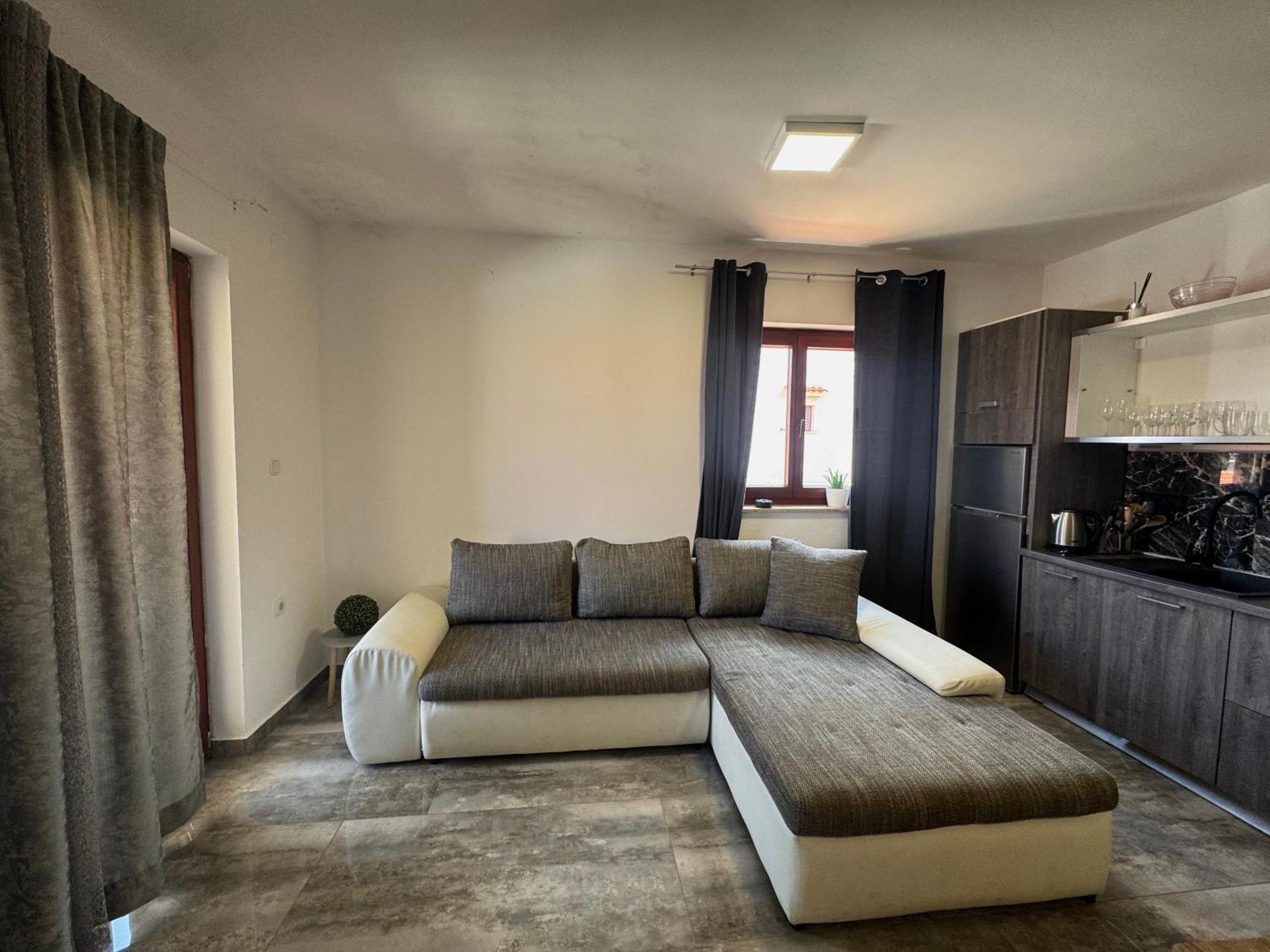Apartments Orhidelia นยีวีเซ ภายนอก รูปภาพ