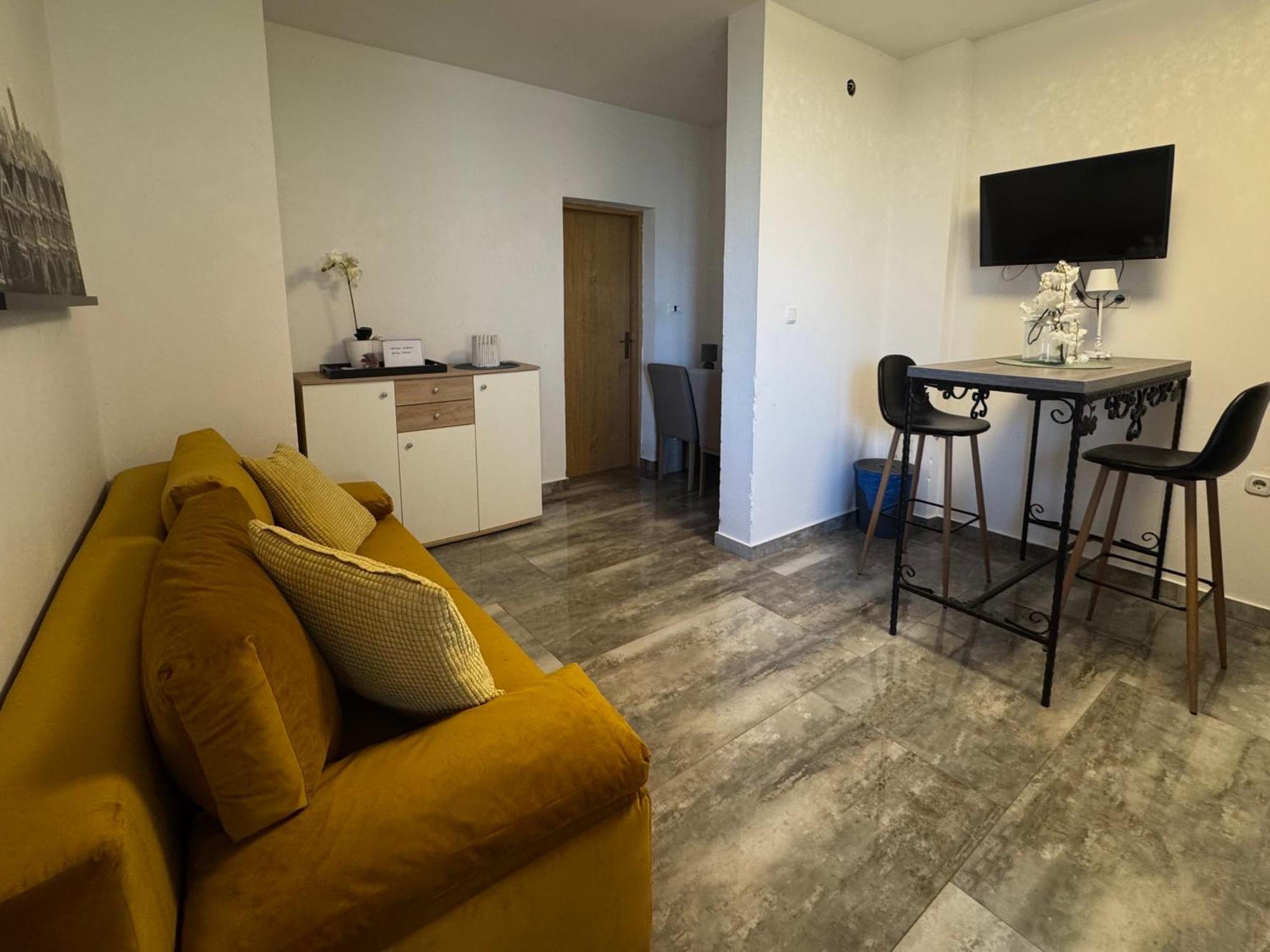 Apartments Orhidelia นยีวีเซ ภายนอก รูปภาพ