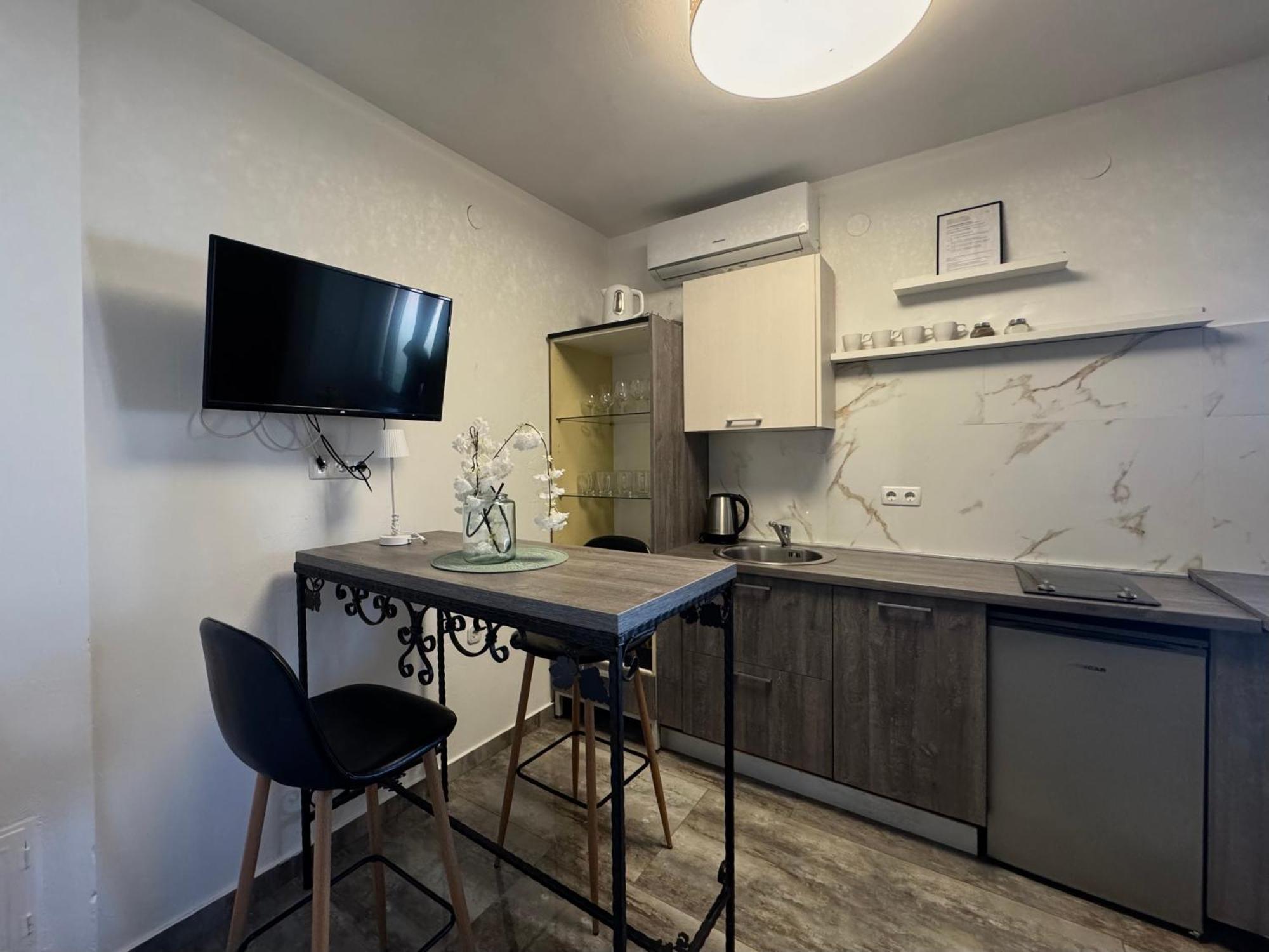 Apartments Orhidelia นยีวีเซ ภายนอก รูปภาพ